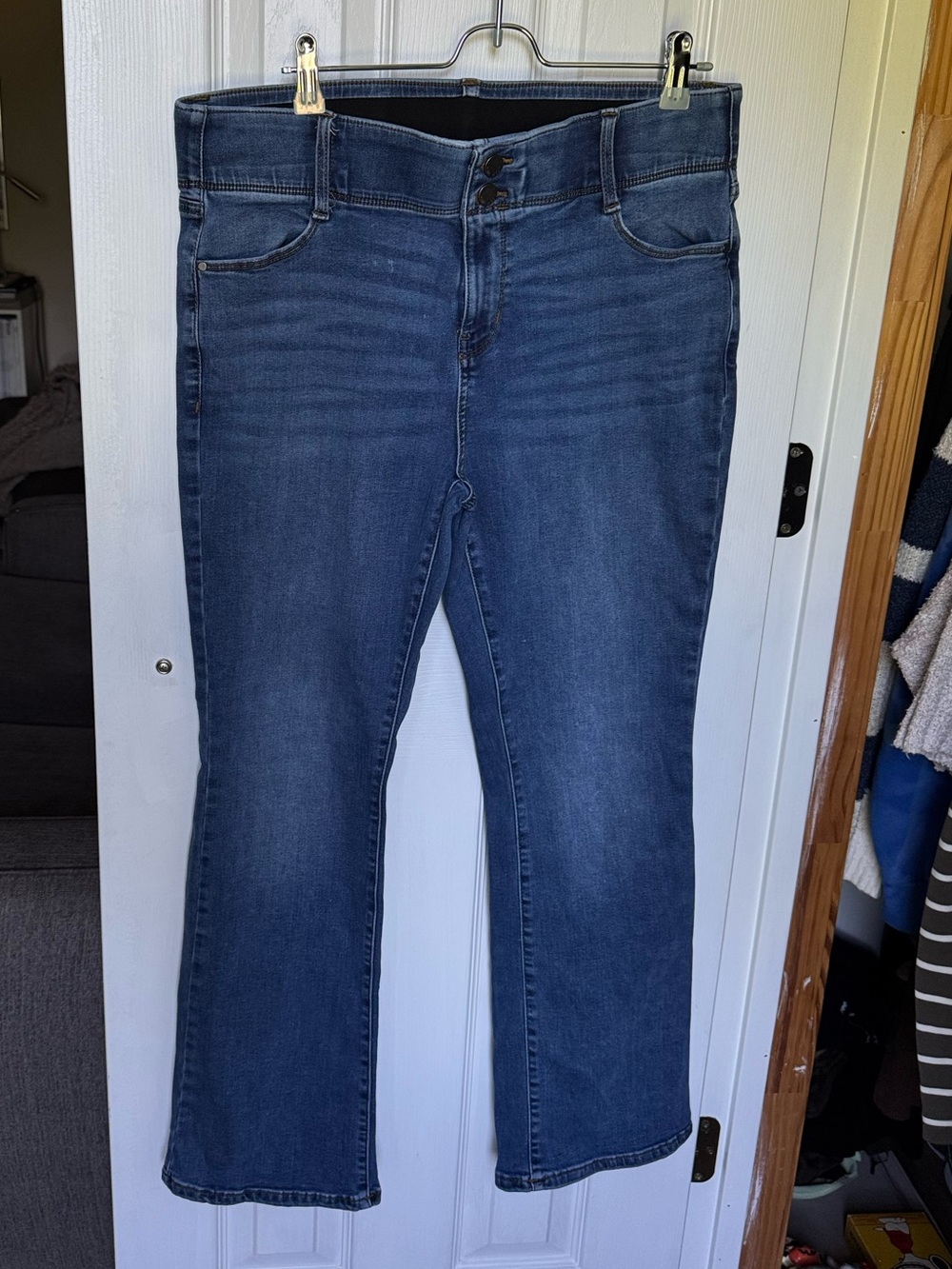 Nine West straight leg mid wash elastic waist jeans